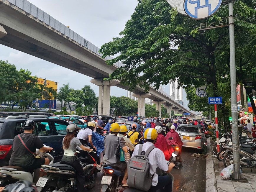 Ha Noi mua lon, giao thong “te liet“ - Hinh anh 9