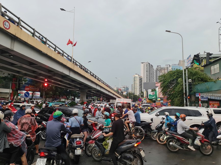 Ha Noi mua lon, giao thong “te liet“ - Hinh anh 4