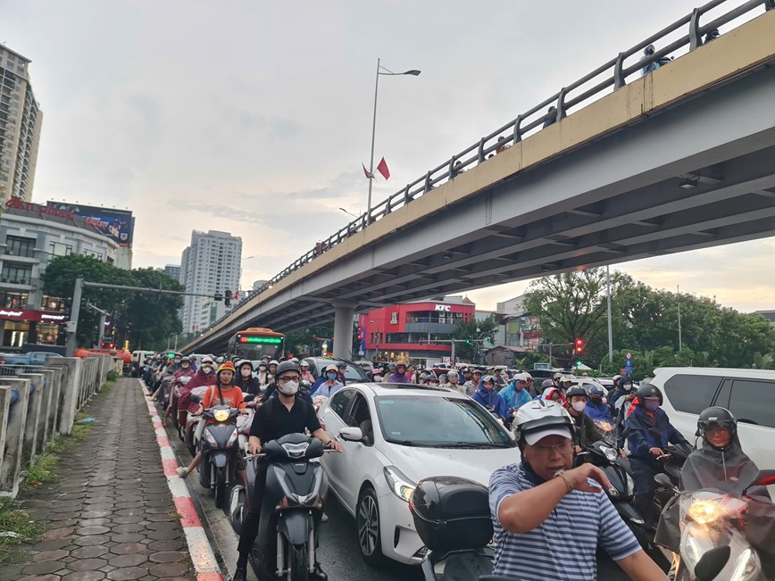 Ha Noi mua lon, giao thong “te liet“ - Hinh anh 2