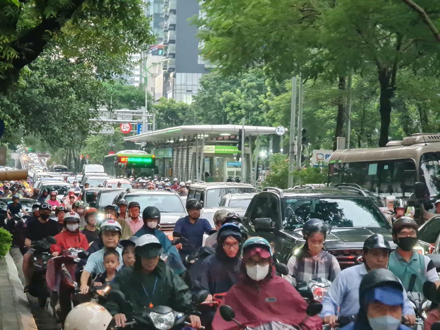 Ha Noi mua lon, giao thong “te liet“ - Hinh anh 8