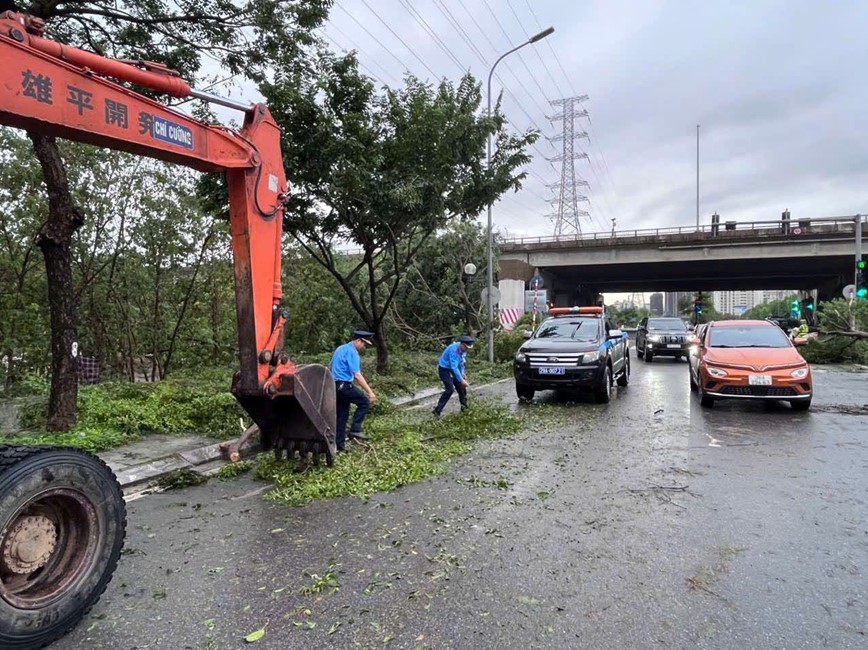 Thanh tra So GTVT Ha Noi huy dong 100% quan so ung pho voi con bao Yagi  - Hinh anh 2