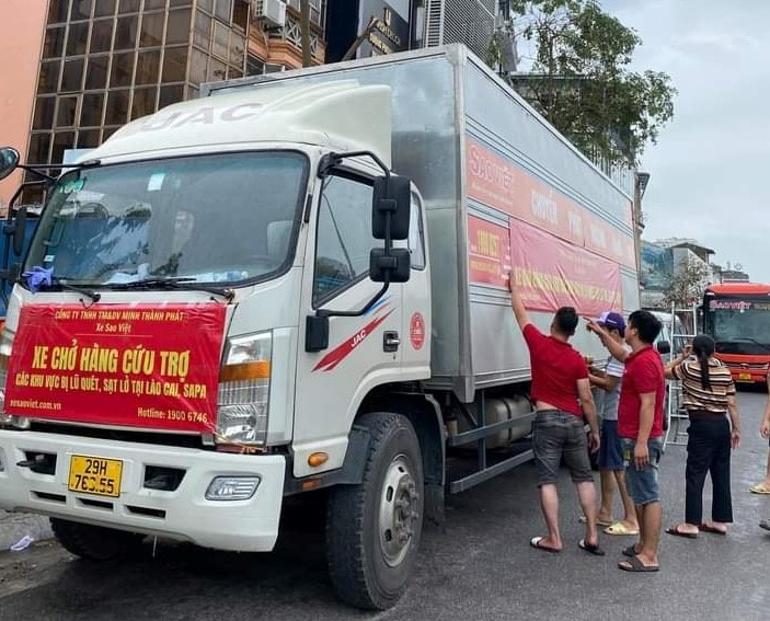 Xe khach Sao Viet: Dong hanh cung nguoi dan Lao Cai vuot qua mua lu - Hinh anh 1