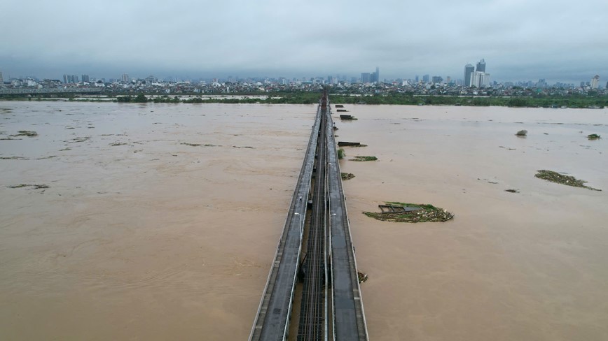 Ha Noi: Cac cau trong yeu tren song Hong van an toan - Hinh anh 11