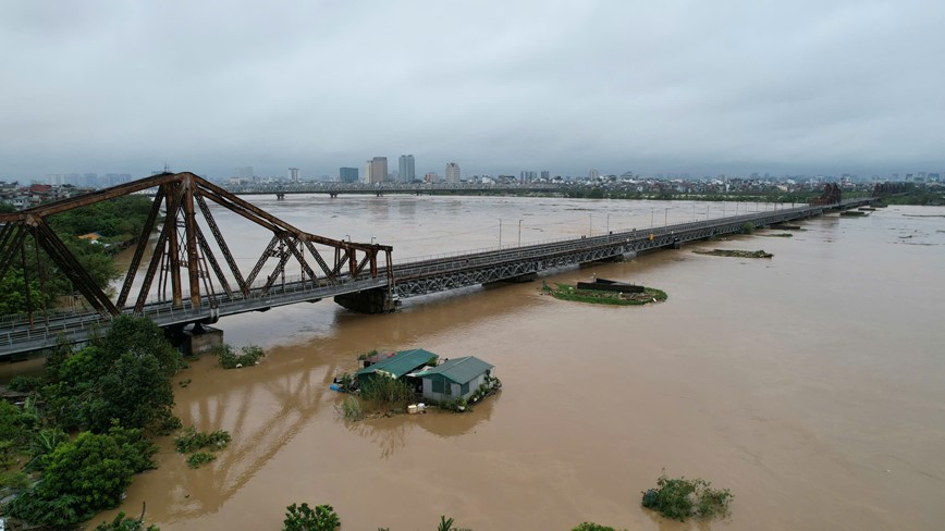 Ha Noi: Cac cau trong yeu tren song Hong van an toan - Hinh anh 9