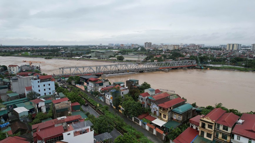 Ha Noi: Cac cau trong yeu tren song Hong van an toan - Hinh anh 8