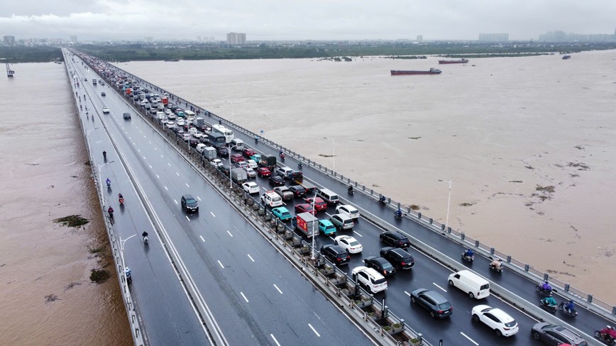 Ha Noi: Cac cau trong yeu tren song Hong van an toan - Hinh anh 4