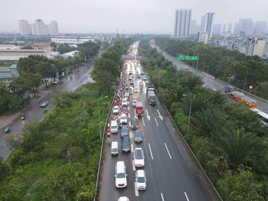 Ngap duong gom Dai lo Thang Long: xe may, o to di chung cao toc - Hinh anh 5