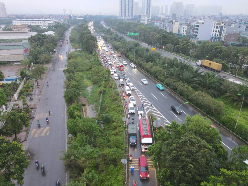 Ngap duong gom Dai lo Thang Long: xe may, o to di chung cao toc - Hinh anh 7