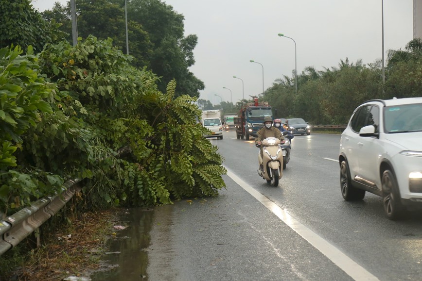 Ngap duong gom Dai lo Thang Long: xe may, o to di chung cao toc - Hinh anh 6