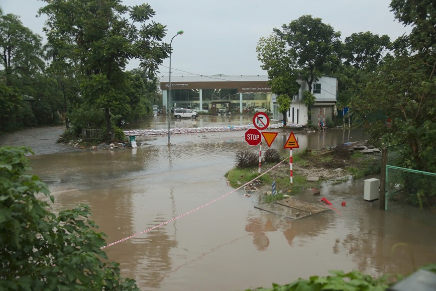 Ngap duong gom Dai lo Thang Long: xe may, o to di chung cao toc - Hinh anh 3