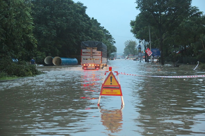 Ngap duong gom Dai lo Thang Long: xe may, o to di chung cao toc - Hinh anh 1