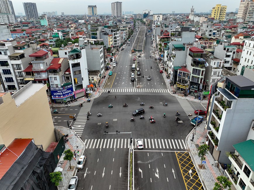 Can canh tuyen duong hon 1.200 ty dong tai quan Long Bien vua hoan thanh - Hinh anh 6