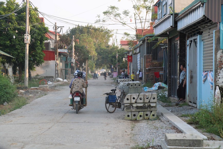 Nha thau chay i, nguoi dan Chuong My kho vi duong thi cong dang do - Hinh anh 10