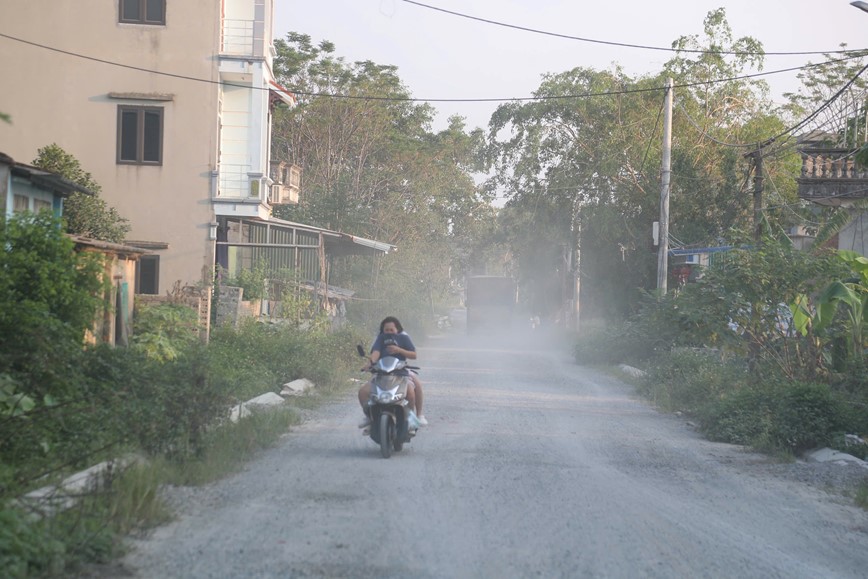 Nha thau chay i, nguoi dan Chuong My kho vi duong thi cong dang do - Hinh anh 8