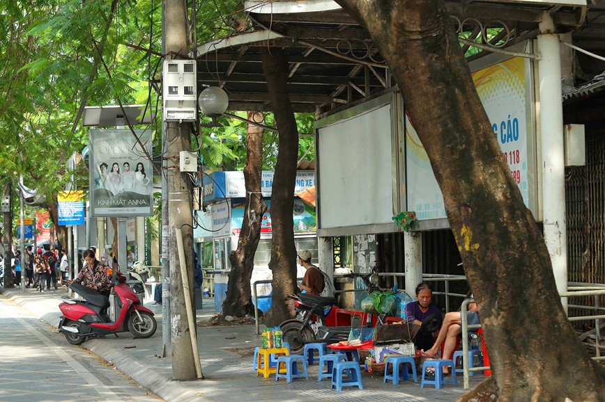 Xe buyt Ha Noi: No luc nhieu hon de dong hanh cung sinh vien - Hinh anh 3