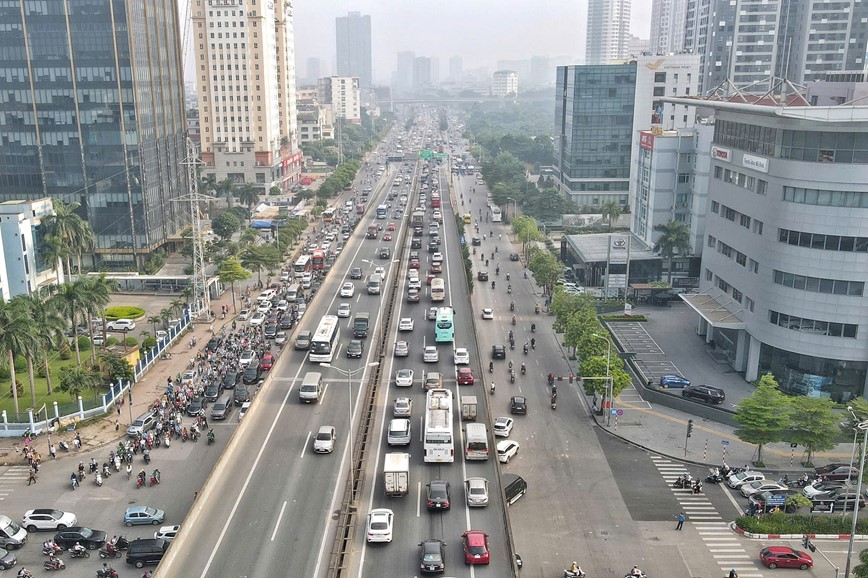 Ha Noi trien khai dong bo cac giai phap dam bao an toan giao thong - Hinh anh 1