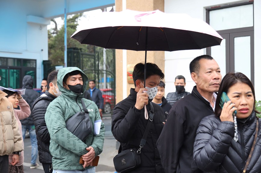 Ha Noi: Nguoi dan xep hang dai cho doi bang lai xe - Hinh anh 8