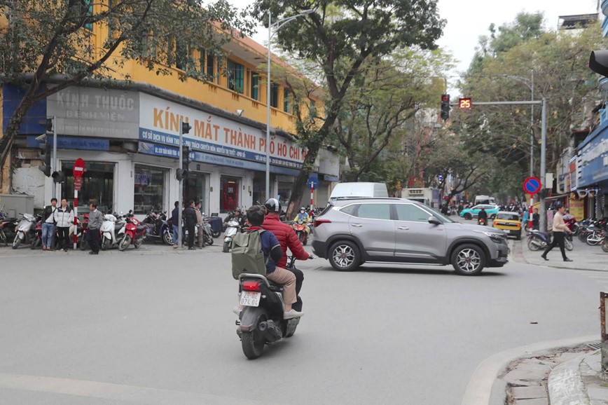 Van con nhieu nguoi co tinh vi pham trat tu, an toan giao thong - Hinh anh 6