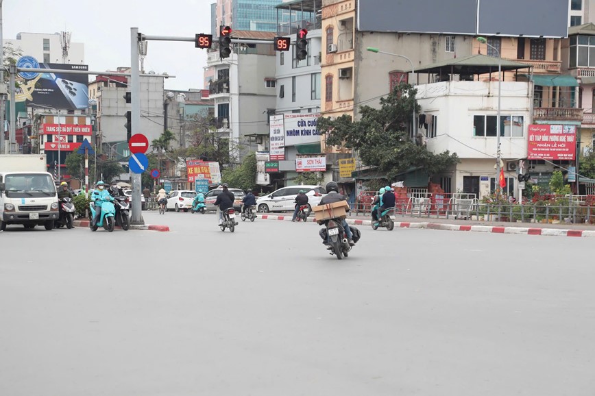 Van con nhieu nguoi co tinh vi pham trat tu, an toan giao thong - Hinh anh 5