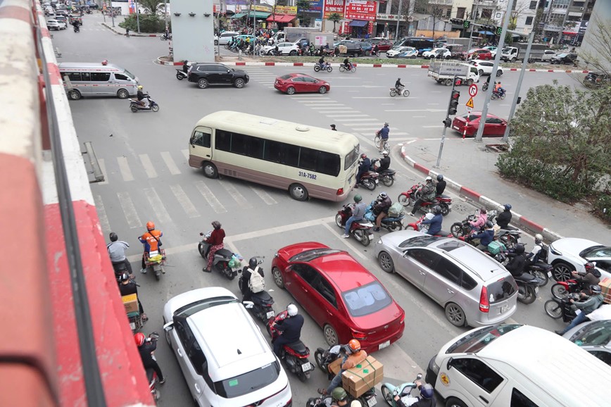 Van con nhieu nguoi co tinh vi pham trat tu, an toan giao thong - Hinh anh 1