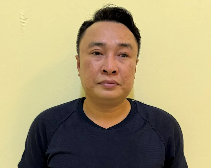 Tạm giữ hình sự đối tượng chửi bới, đe doạ Cảnh sát giao thông - Hình ảnh 1 Tam giu hinh su doi tuong chui boi, de doa Canh sat giao thong - Hinh anh 1