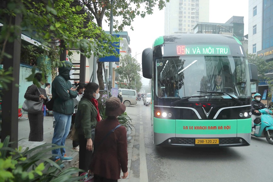 Hà Nội đặt mục tiêu xanh hoá GTCC kéo giảm ùn tắc giao thông - Hình ảnh 1 Ha Noi dat muc tieu xanh hoa GTCC keo giam un tac giao thong - Hinh anh 1