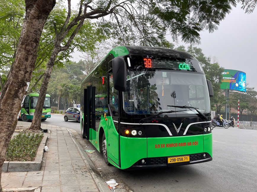 Phương tiện công cộng ở Hà Nội vẫn đang đứng trước nhiều thách thức - Hình ảnh 1 Phuong tien cong cong o Ha Noi van dang dung truoc nhieu thach thuc - Hinh anh 1