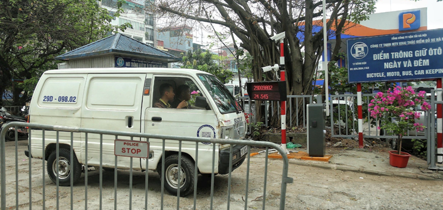 Đề nghị thu phí không dừng tại các bến xe, bãi đỗ xe - Hình ảnh 1 De nghi thu phi khong dung tai cac ben xe, bai do xe - Hinh anh 1