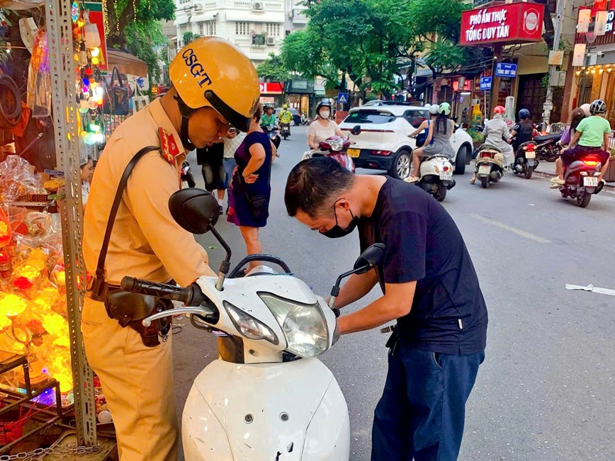 Bảo đảm an toàn đường sắt là nhiệm vụ trọng tâm của lực lượng CSGT - Hình ảnh 3 Bao dam an toan duong sat la nhiem vu trong tam cua luc luong CSGT - Hinh anh 3