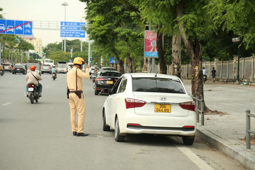 Xử phạt nghiêm hành vi gây ùn tắc giao thông - Hình ảnh 2 Xu phat nghiem hanh vi gay un tac giao thong - Hinh anh 2
