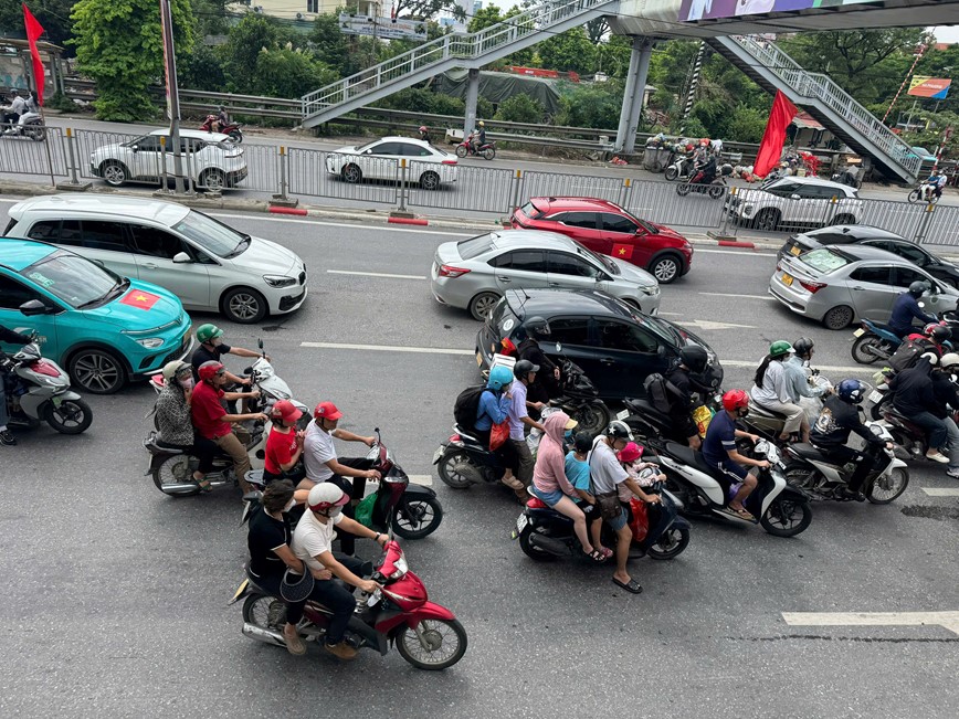 Ngay cuoi ky nghi le, Ha Noi khong un tac giao thong - Hinh anh 4