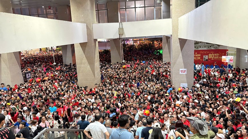 1,8 triệu lượt khách sử dụng tàu điện Hà Nội dịp lễ Quốc khánh 2/9 - Hình ảnh 1 1,8 trieu luot khach su dung tau dien Ha Noi dip le Quoc khanh 2/9 - Hinh anh 1