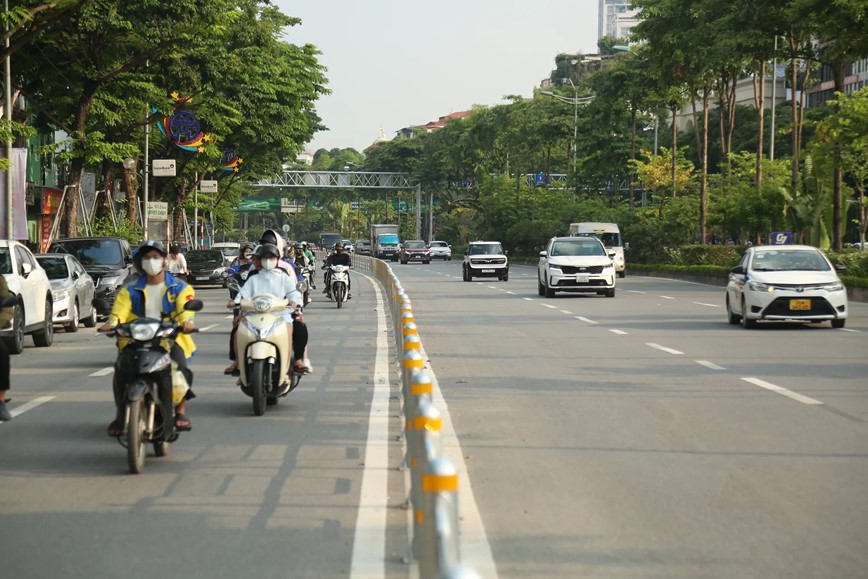 Phân làn bằng rào chắn cứng cho hiệu quả tích cực - Hình ảnh 1 Phan lan bang rao chan cung cho hieu qua tich cuc - Hinh anh 1