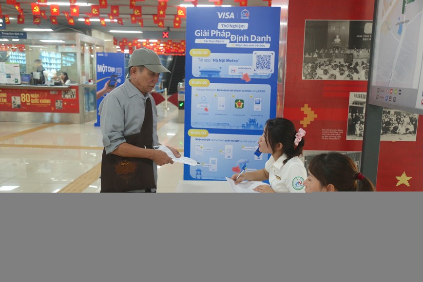 Ha Noi: thi diem su dung dinh danh, xac nhan sinh trac hoc de di tau dien - Hinh anh 3