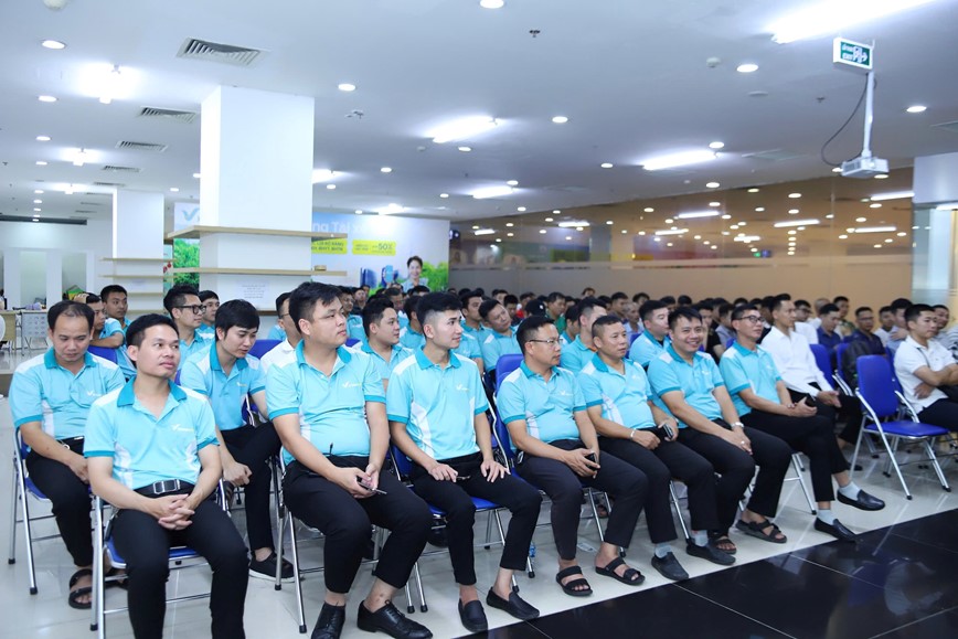 Boi duong van hoa giao thong cho tai xe taxi: Nhiem vu cap bach - Hinh anh 2
