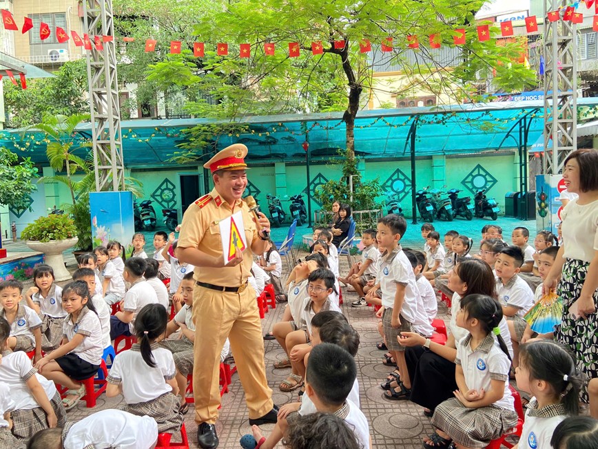 Hon 11.000 hoc sinh Thu do duoc tuyen truyen Luat giao thong  - Hinh anh 1