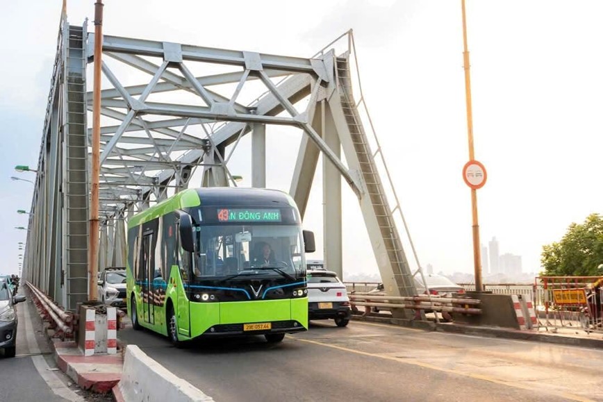 Xe buýt hà nội đảm bảo kết nối với Hội chợ mùa Thu - Hình ảnh 1 Xe buyt ha noi dam bao ket noi voi Hoi cho mua Thu - Hinh anh 1
