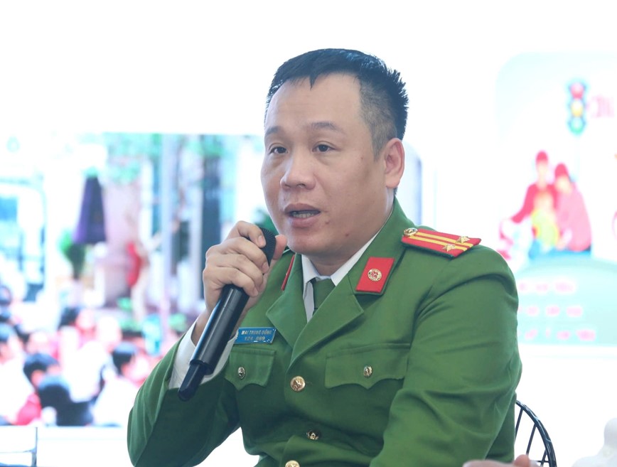 Xây dựng cổng trường an toàn giao thông là trách nhiệm của toàn xã hội - Hình ảnh 4 Xay dung cong truong an toan giao thong la trach nhiem cua toan xa hoi - Hinh anh 4