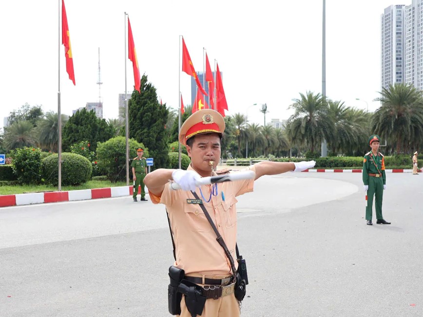 Phan luong giao thong phuc vu Dai hoi Dai bieu lan thu XVIII Dang bo thanh pho Ha Noi - Hinh anh 1