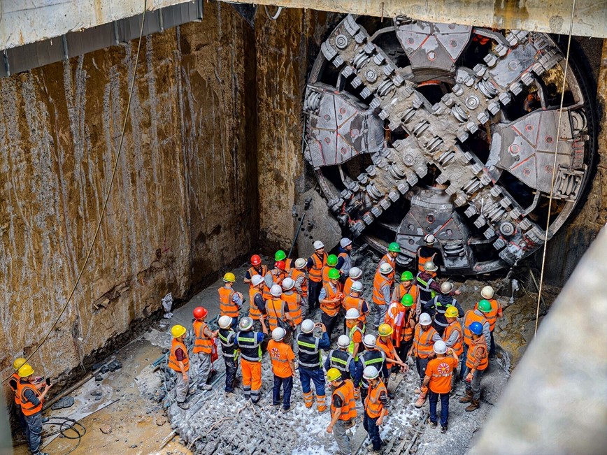 May khoan ham TBM so 1 – “Than Toc” chinh thuc tien vao Ga S12 – Ga Ha Noi - Hinh anh 1