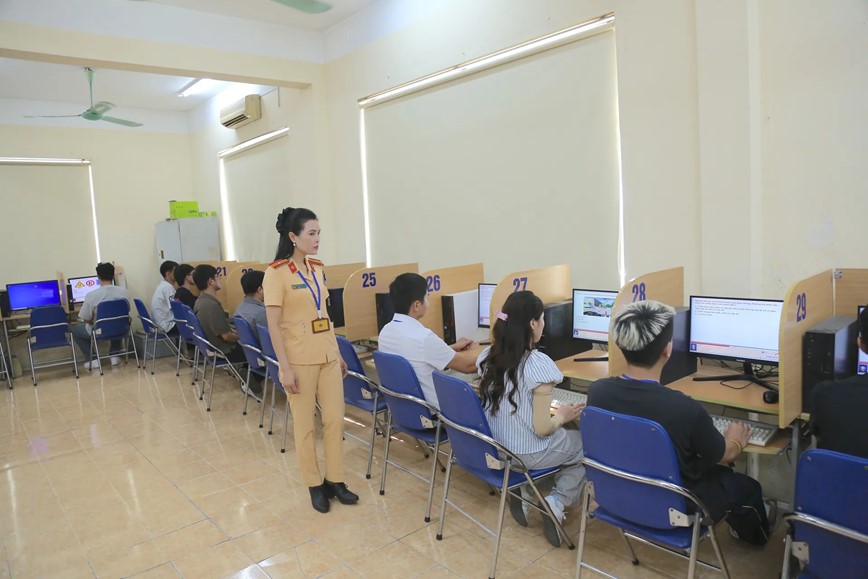 Ha Noi: moi thang to chuc hon 100 ky thi sat hach lai xe - Hinh anh 4