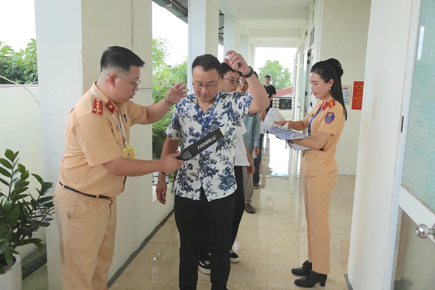 Ha Noi: moi thang to chuc hon 100 ky thi sat hach lai xe - Hinh anh 2