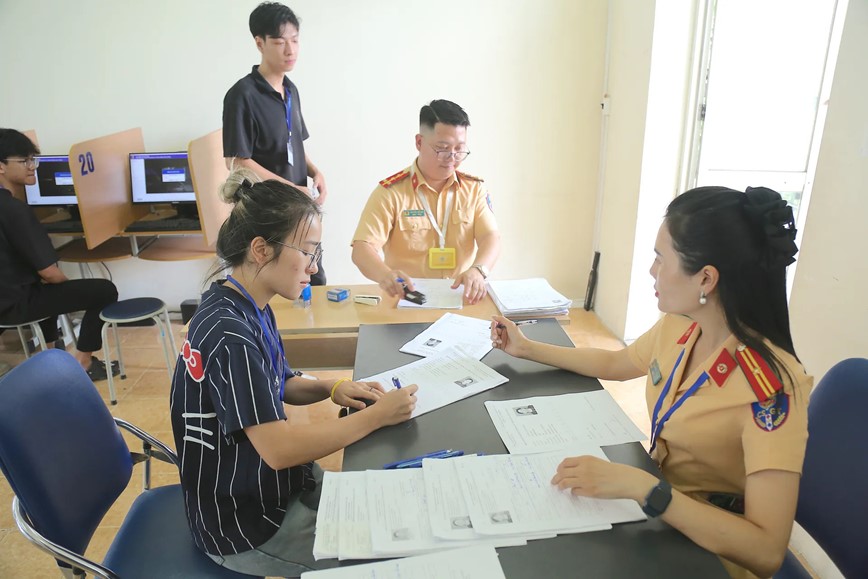 Ha Noi: moi thang to chuc hon 100 ky thi sat hach lai xe - Hinh anh 5