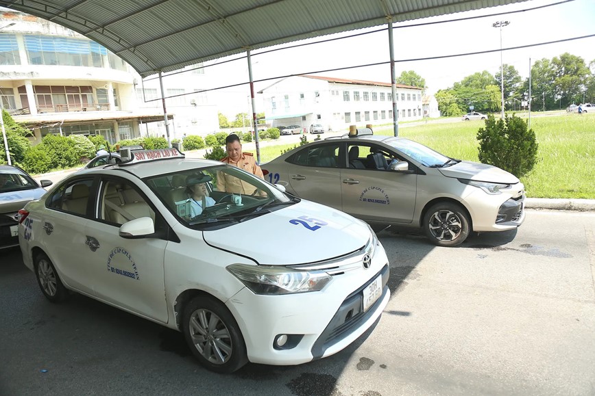 Ha Noi: moi thang to chuc hon 100 ky thi sat hach lai xe - Hinh anh 1