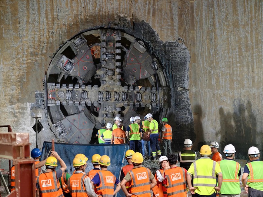 May dao ham TBM “Tao bao” tuyen duong sat do thi Nhon - Ga Ha Noi da  tien den ga S10 - Hinh anh 1