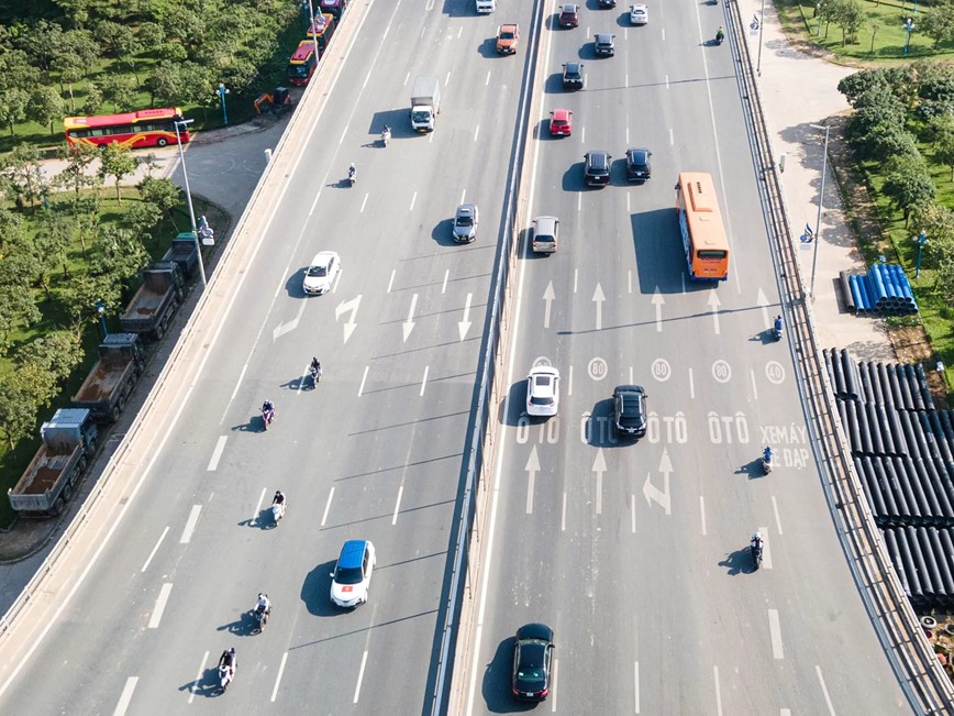 Hà Nội: Người dân quen dần phương án di chuyển mới trên cầu Nhật Tân - Hình ảnh 5 Ha Noi: Nguoi dan quen dan phuong an di chuyen moi tren cau Nhat Tan - Hinh anh 5