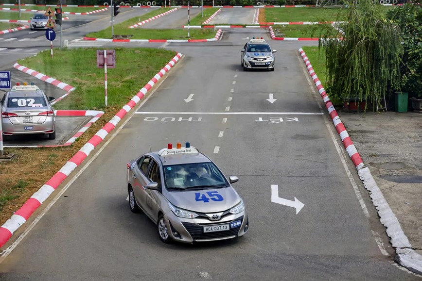 Trung tam sat hach ve tinh, giam ap luc thi bang lai xe - Hinh anh 1
