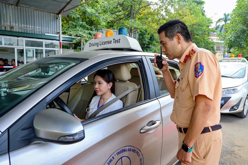 Trung tam sat hach ve tinh, giam ap luc thi bang lai xe - Hinh anh 2