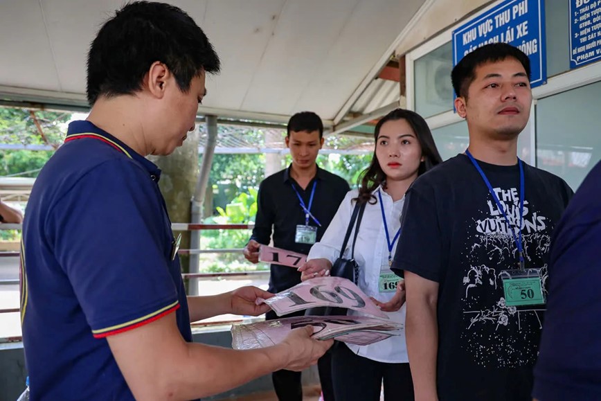 Trung tam sat hach ve tinh, giam ap luc thi bang lai xe - Hinh anh 3