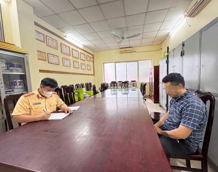 Ha Noi: xu ly nam thanh nien thieu van hoa khi tham gia giao thong tai nga tu Ngo Thi Nham – Nguyen Viet Xuan - Hinh anh 1